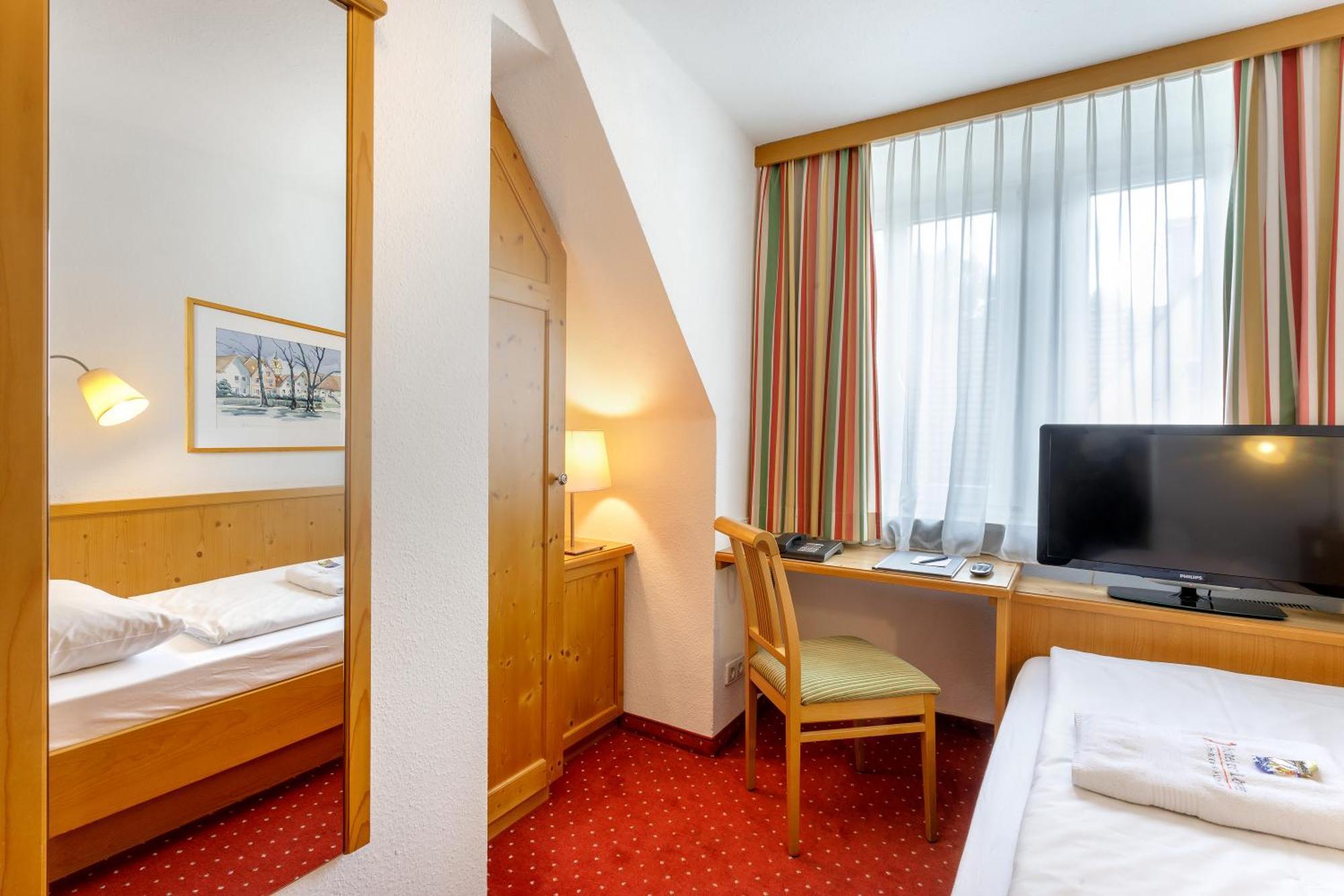 Hotel Zum Loewen Weißenhorn المظهر الخارجي الصورة