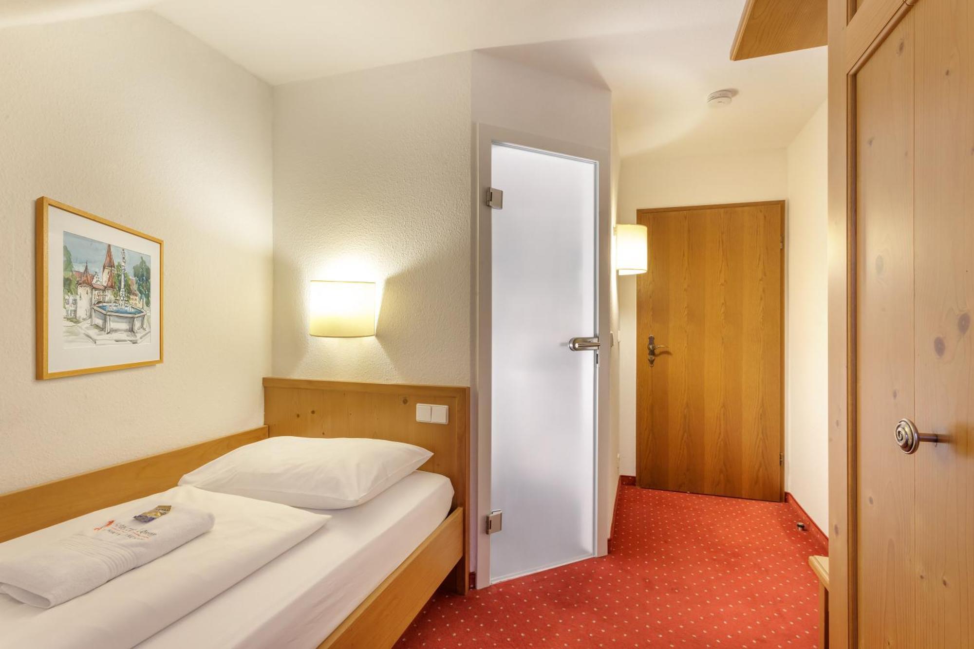 Hotel Zum Loewen Weißenhorn المظهر الخارجي الصورة