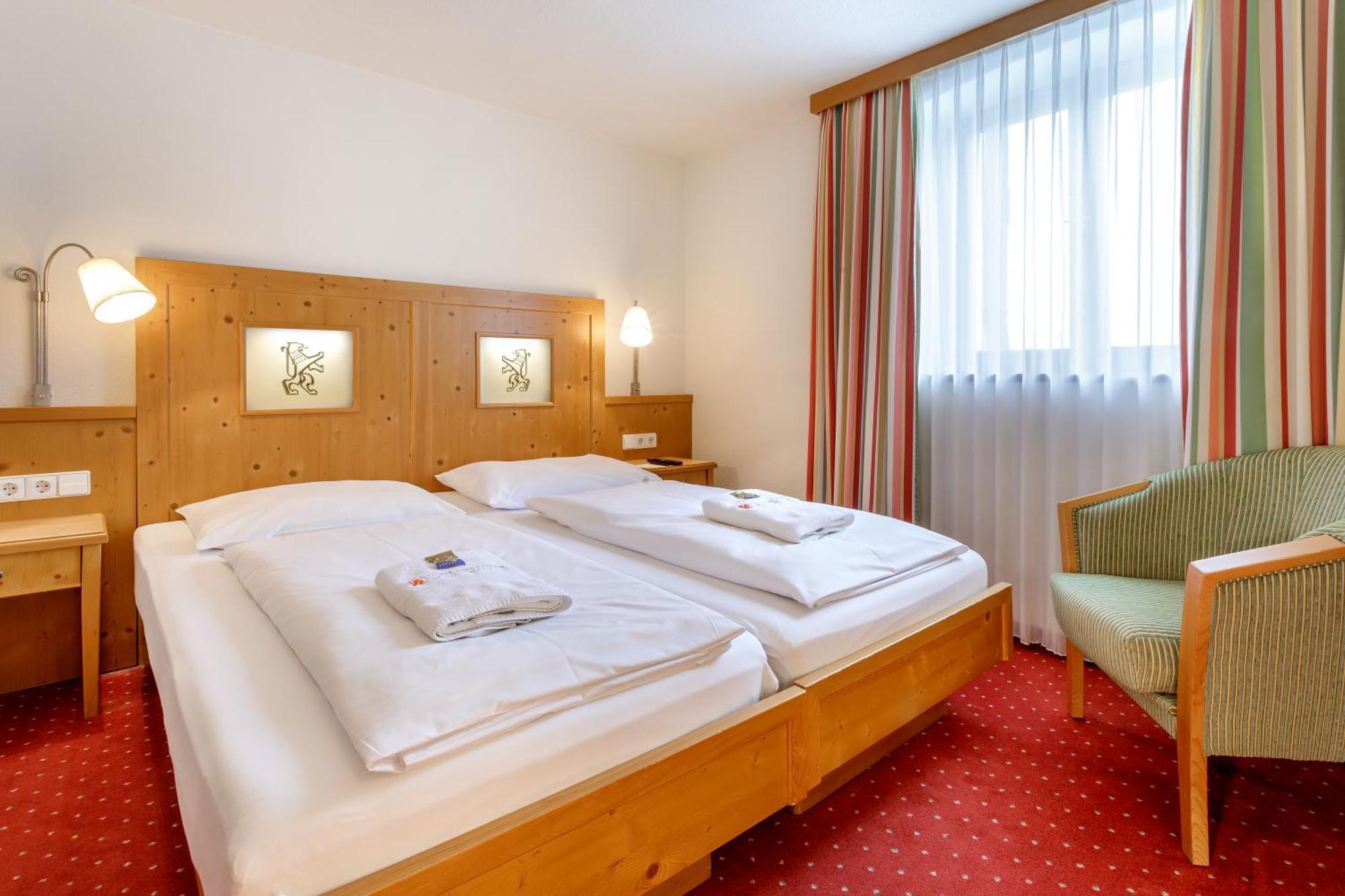 Hotel Zum Loewen Weißenhorn المظهر الخارجي الصورة