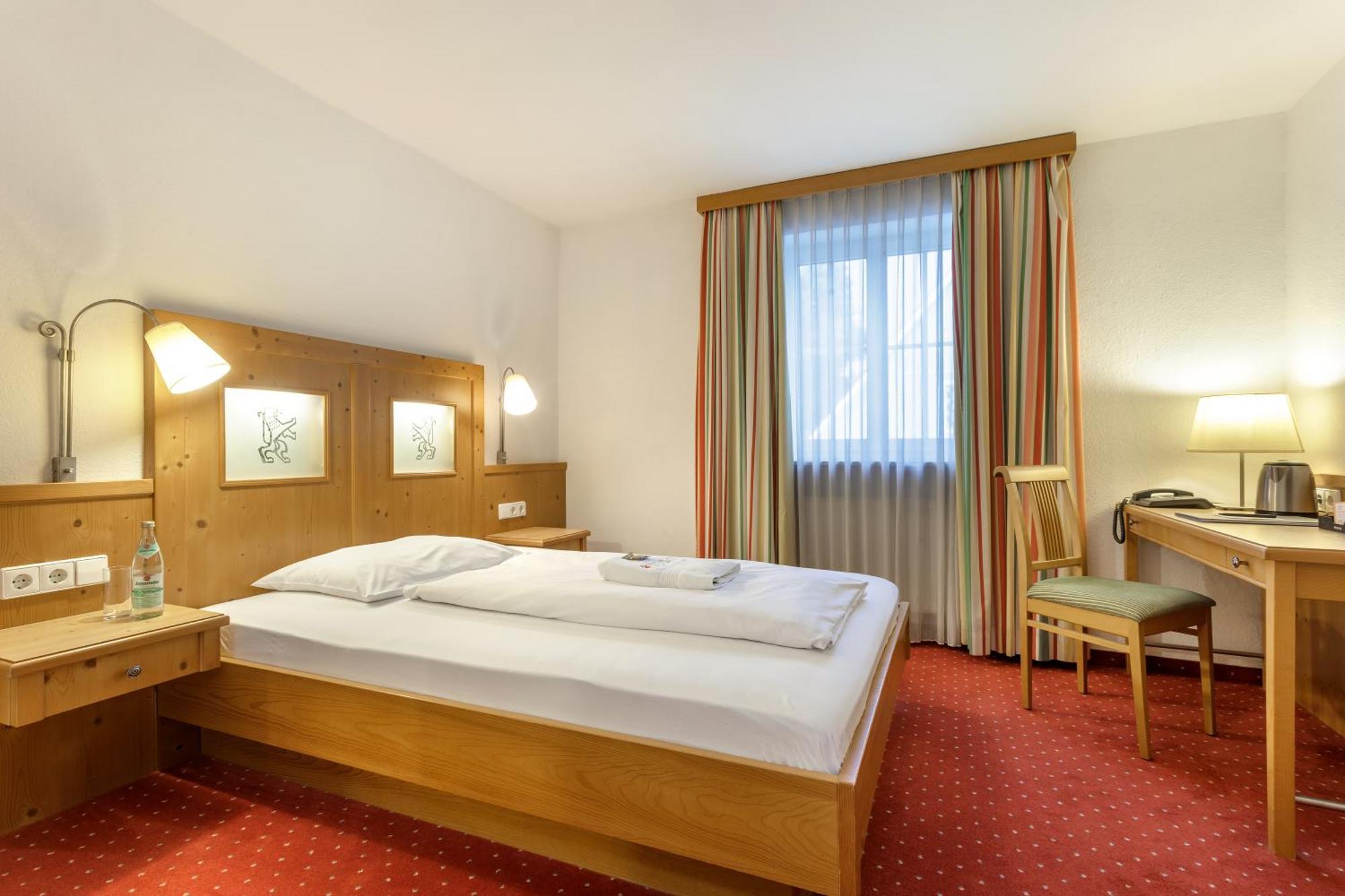 Hotel Zum Loewen Weißenhorn المظهر الخارجي الصورة