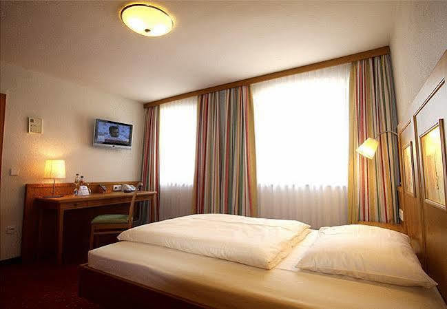 Hotel Zum Loewen Weißenhorn المظهر الخارجي الصورة